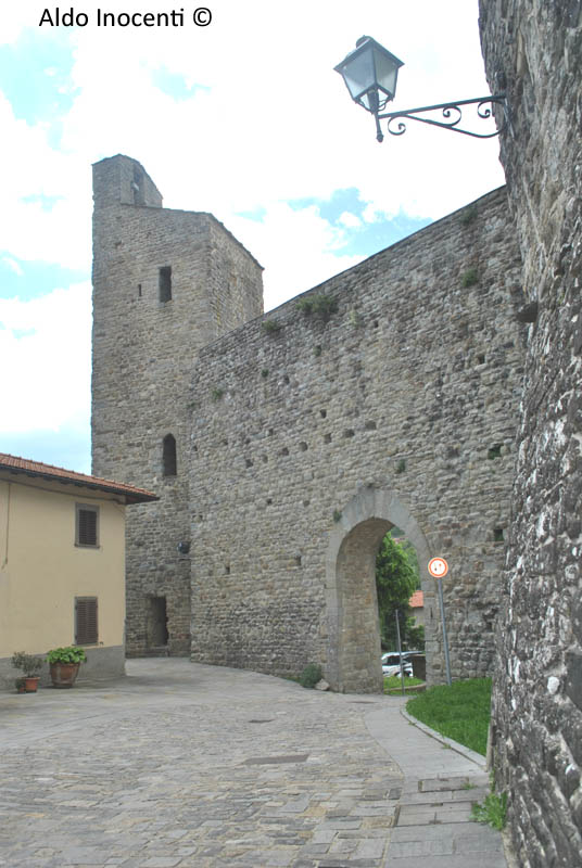 MONTEMIGNAIO: PORTA E TORRIONE 9